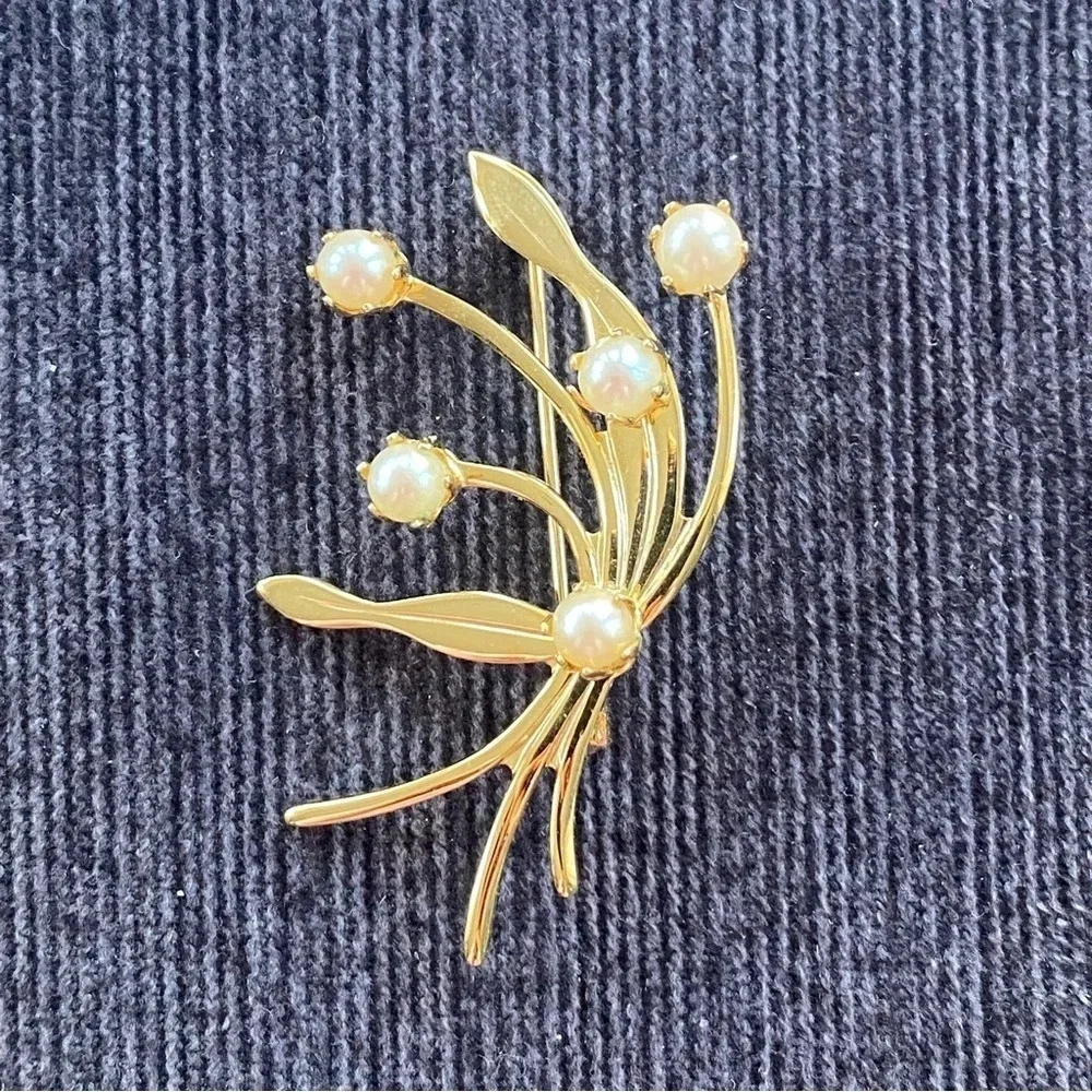 Vintage Faux Pearl Triplet Gold Tone Brooch Pin